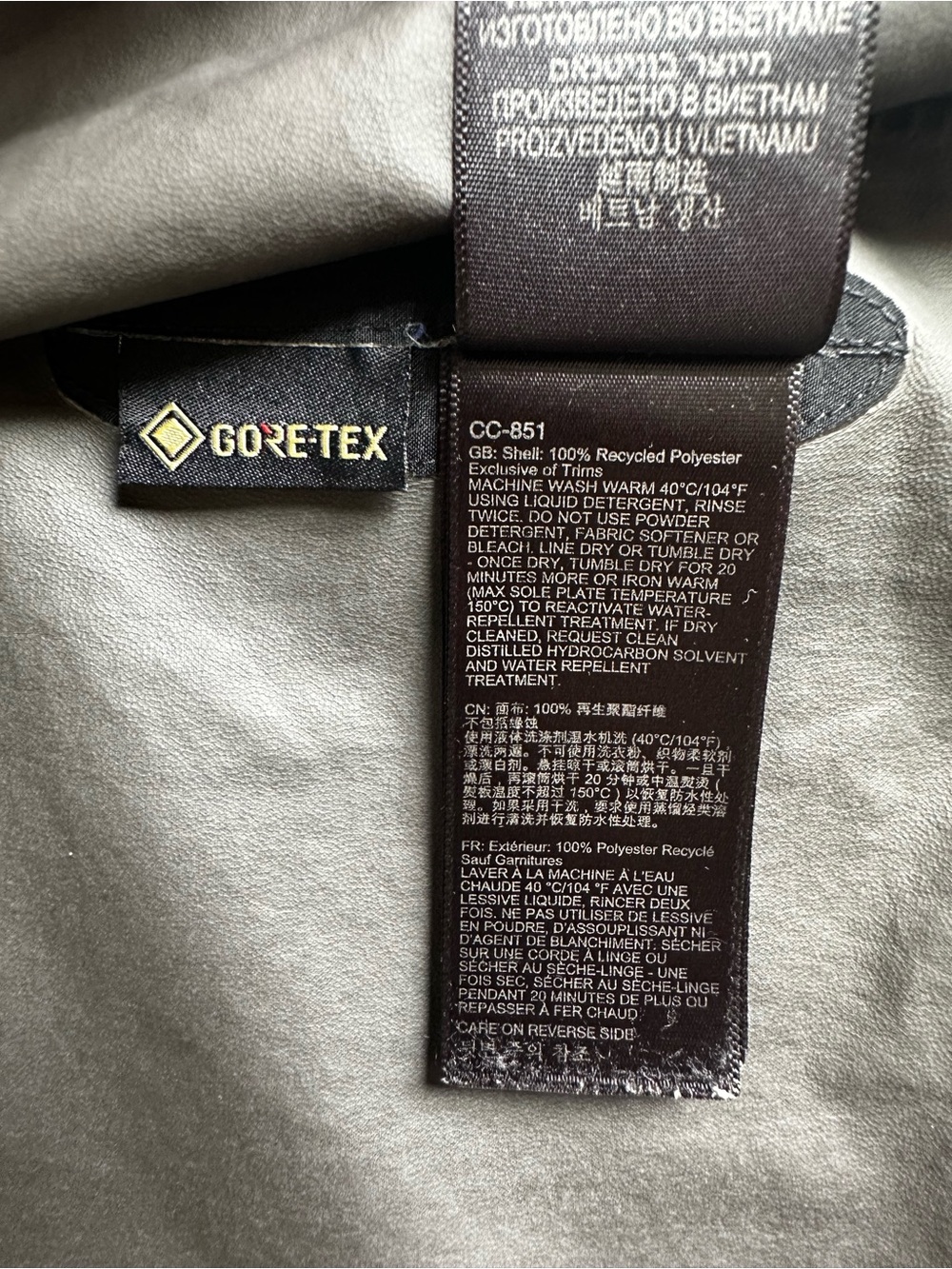 Marmot Men's Black Waterproof Jacket - Picture 7 of 13